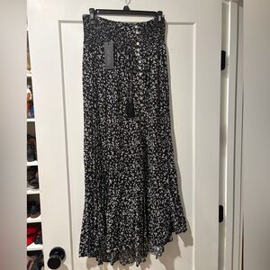 Black and White Maxi Skirt 🆕
